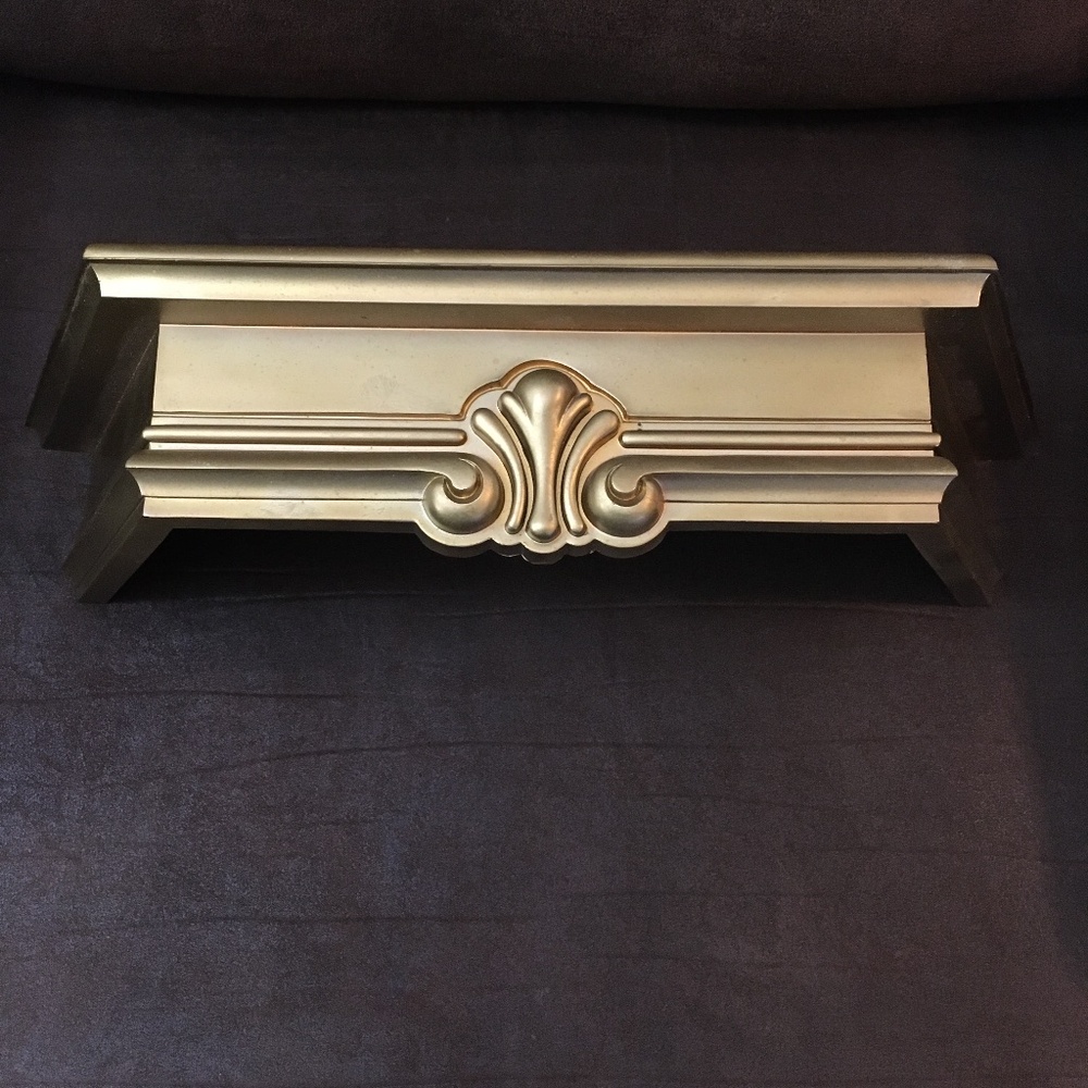 Syroco Inc. Plastic shelving unit approx. length 17"